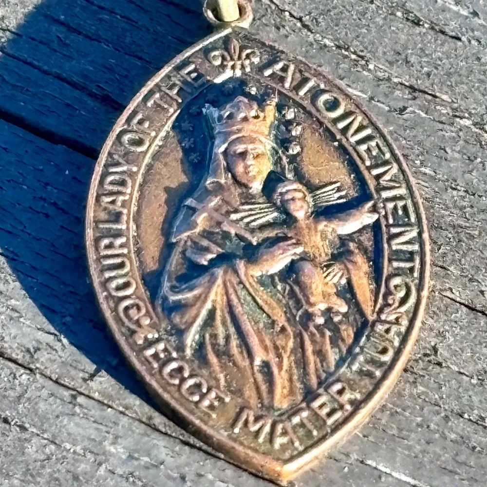 Antique 1901 Our Lady of Atonement Rosary League Medal - Picture 6 of 7